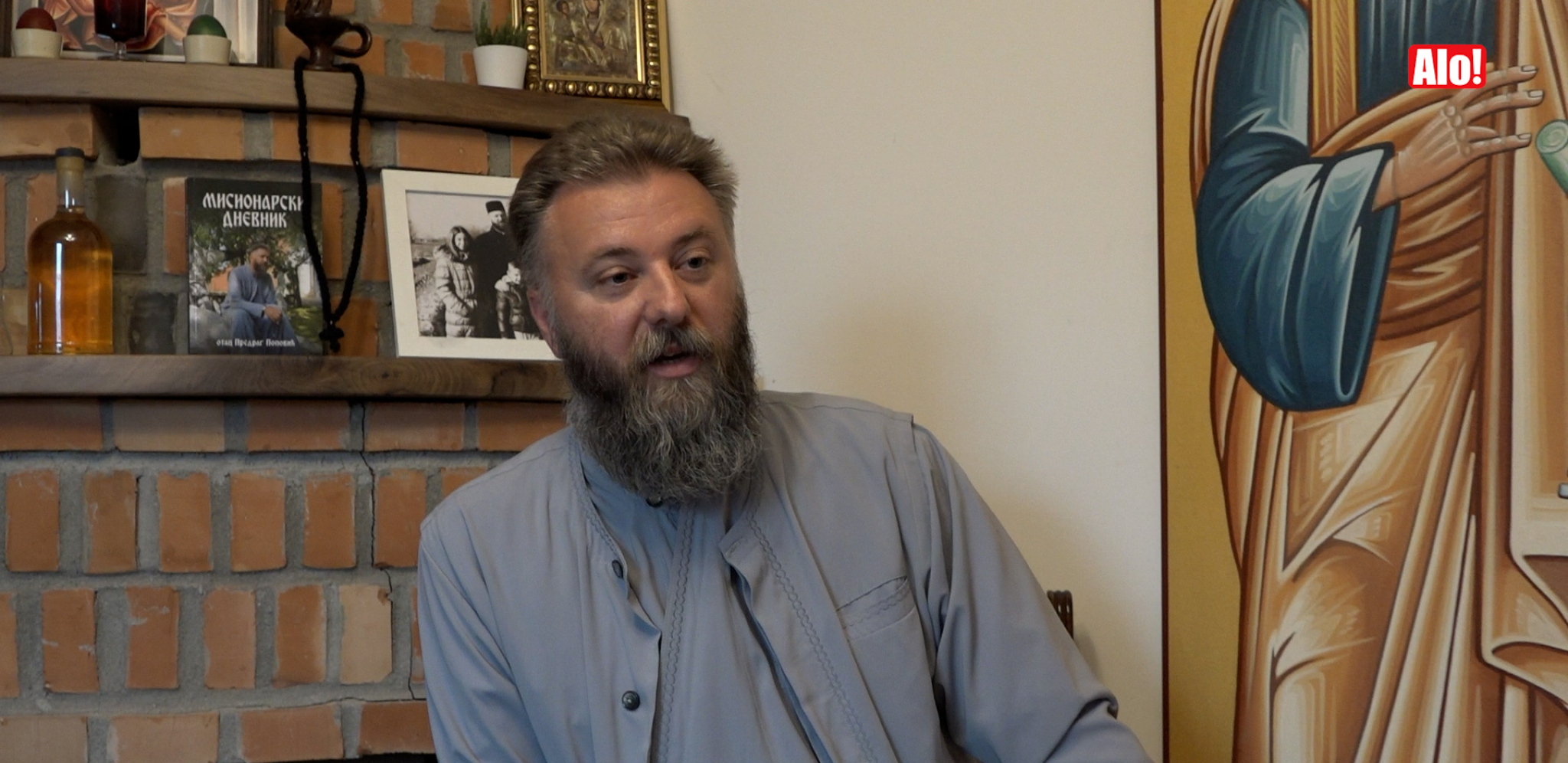 OD CVETI PA DO POBUSANOG PONEDELJKA JEDNO SE NIKAKO NE RADI Alo! u poseti ocu Predragu Popoviću koga prate milioni: Vaskrs se slavi u crkvi, a ne pored ražnja!