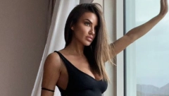 NAŠA MODELSICA U 44. GODINI BEZ BRUSA: Objavila intimne fotke, sve se ocrtava! (FOTO)