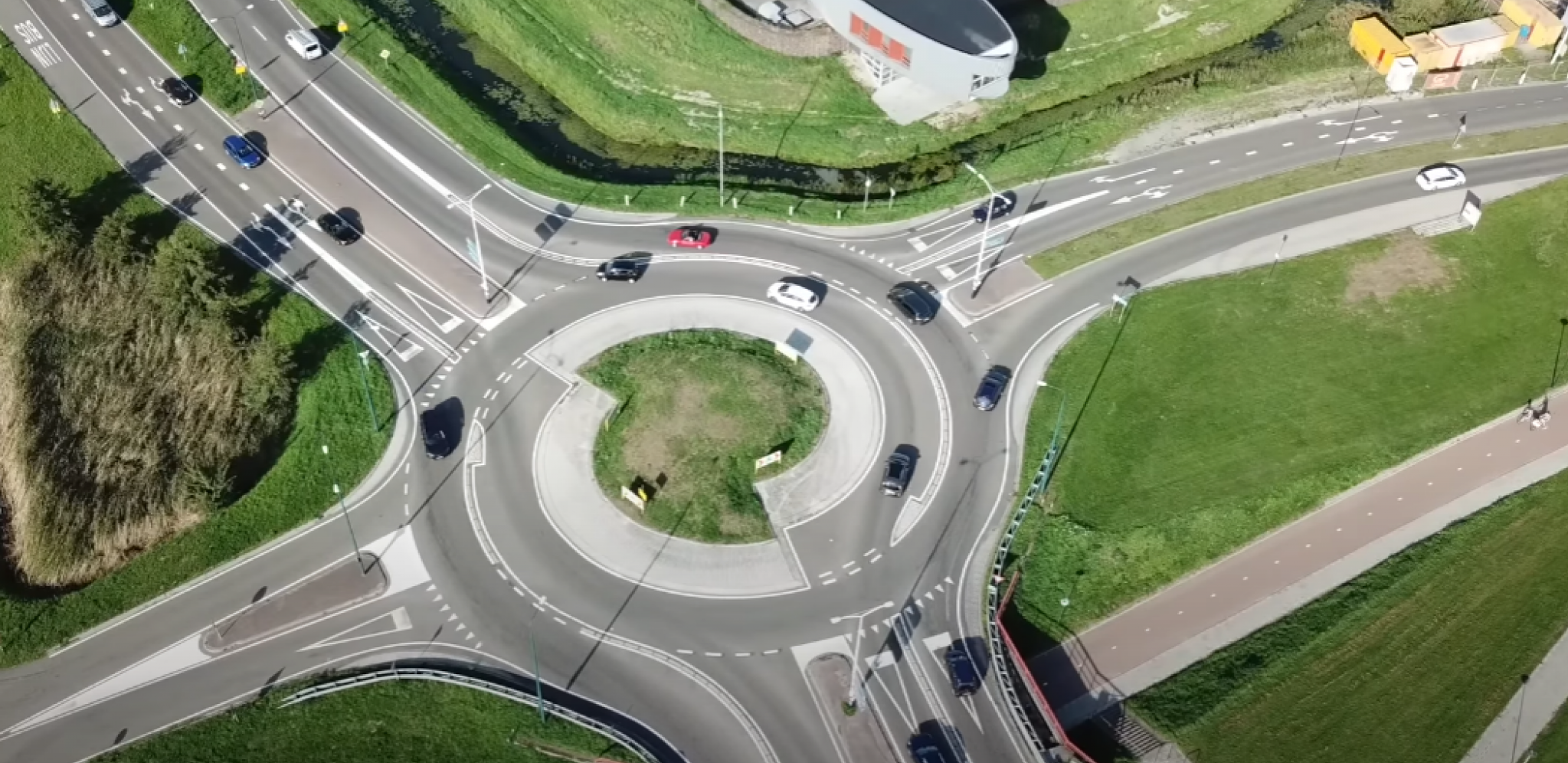 OVAKO SE PRAVILNO VOZI U KRUŽNOM TOKU Jedna stvar pred izlazak je od KLJUČNOG ZNAČAJA (VIDEO)