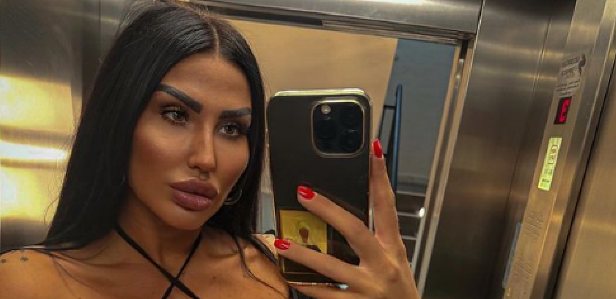 OVO JE MUŠKARAC KOJI JE TIJANU AJFON NAPAO NOŽEM Snimak njegovog privođenja napravio haos na društevnim mrežama, starleta van sebe! (FOTO)