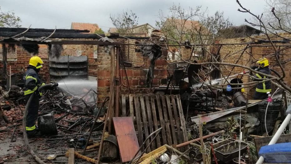 NAJNOVIJE SLIKE JEZIVOG POŽARA U KIKINDI Alo! saznaje: Vatra progutala dom porodice Krištof! (FOTO/VIDEO)