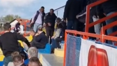 BRUKA U REGIONU Igrači se popeli na tribine da se tuku sa navijačima - totalni haos (VIDEO)