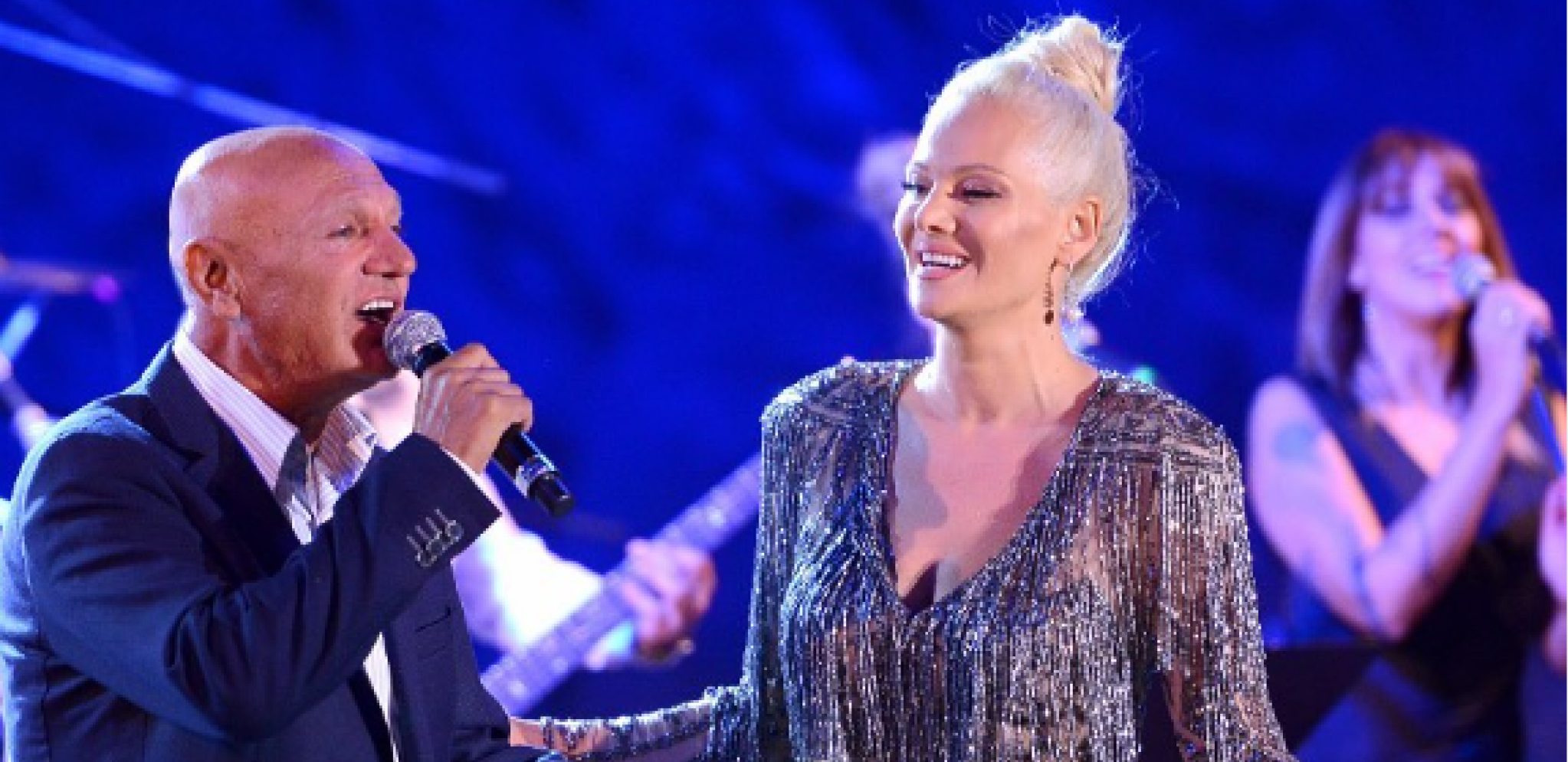 NIKAD VIĐENA FOTOGRAFIJA ŠABANA ŠAULIĆA Pokojni pevač pozirao sa ćerkama, a jedan detalj svima je privukao pažnju! (FOTO)