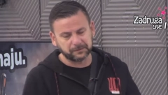ZAPLAKAO KAO MALO DETE Mikica se raspao na komade dok je čitao čestitke svoje porodice, ćerkicino pismo ga dotuklo