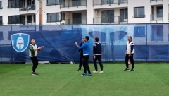 NE MOŽE MU NIKO NIŠTA Nole nije samo "bog" tenisa, oprobao se i u odbojci, pa iskritikovao brata i trenera (VIDEO)