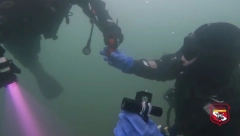 OVO MOGU SAMO SRBI Zaronili u Zaovinsko jezero, pa odmerili snage u kucanju jajima za Vaskrs (FOTO/VIDEO)