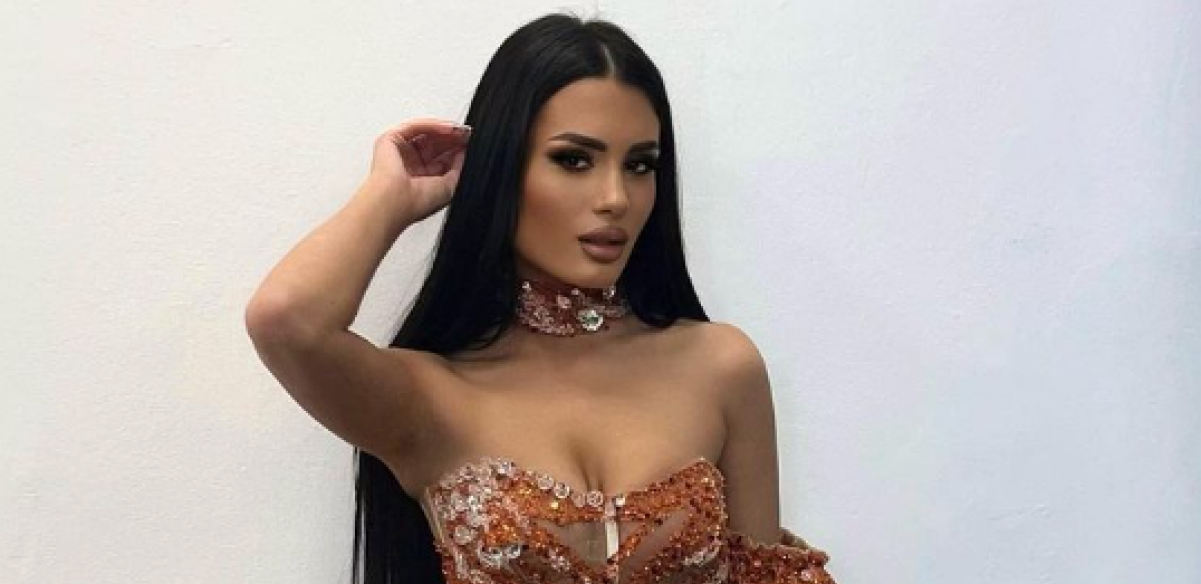 NAPUNILA 18 GODINA PA SE SKINULA Zorana Mićanović dočekala svojih pet minuta, pokazala čime dominira mlada pevačica (FOTO)