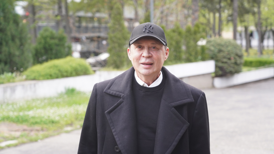 SVI SU MISLILI DA VOLI ISTI POL, A ON IH JE SVE DEMANTOVAO! Žena Gorana Karamele je prava lepotica, a tek da mu vidite sina! (FOTO)