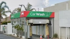 VRIŠTAO DOK MU NIJE STALO SRCE! Mašina za pranje kola zgnječila čoveka, niko nije smeo da mu priđe!