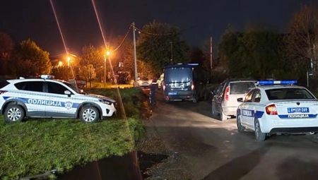 KOMŠIJE U ŠOKU ZBOG POLICIJSKE OPSADE U VETERNIKU "Pa on odavno ne živi tu, mislili smo da je u Nemačkoj"