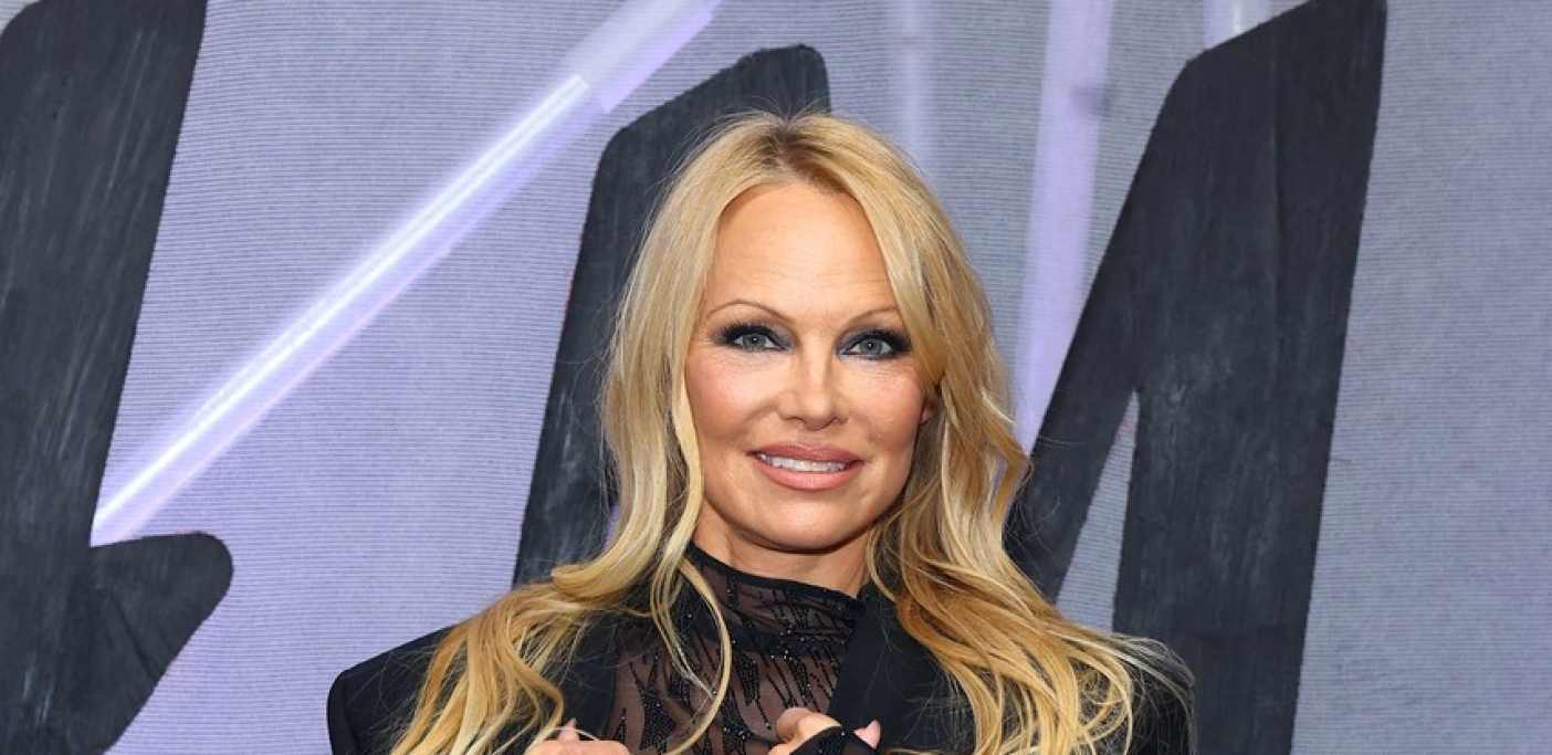 U 6. DECENIJI BLISTA Pamela Anderson zasijala provokativnim stajlingom, a šuška se da će glumiti u ovom našem filmu