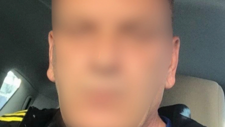 OVO JE MOMIR KOJI JE PRETIO DA ĆE SE RAZNETI BOMBOM Predao se, saobraćaj pušten kroz ulicu (FOTO)