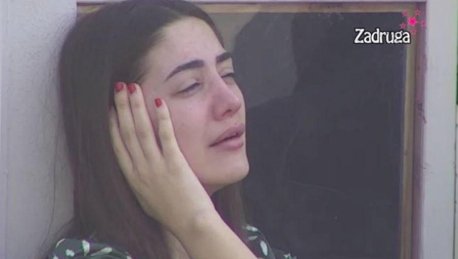 "BOŽE, GOSPODE, OD SRAMOTE..." Oglasila se Anđelina popadija nakon drame sa Zvezdanom, Đuričićevu čeka još jedan nervni slom kada čuje ovo!