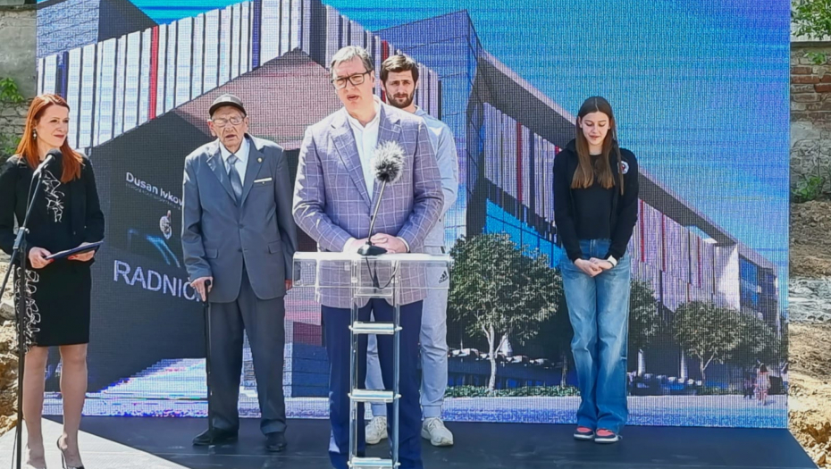 VUČIĆ NA POLAGANJU KAMENA TEMELJCA! Predsednik Srbije se obratio medijima: Kurti će i zvanično postati okupacioni gaulajter (VIDEO)
