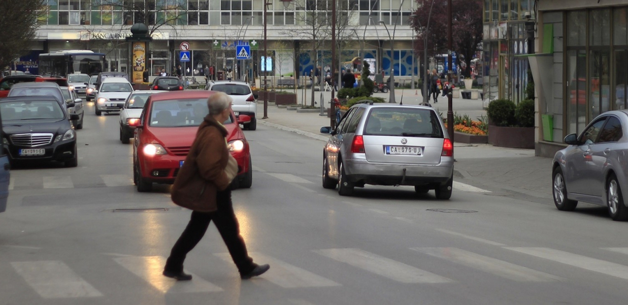 LJUDI ŠOKIRANI UŽASOM NA ŠETALIŠTU U ČAČKU Rotvajleri koji su napali ženu su iz odgajivačnice?!