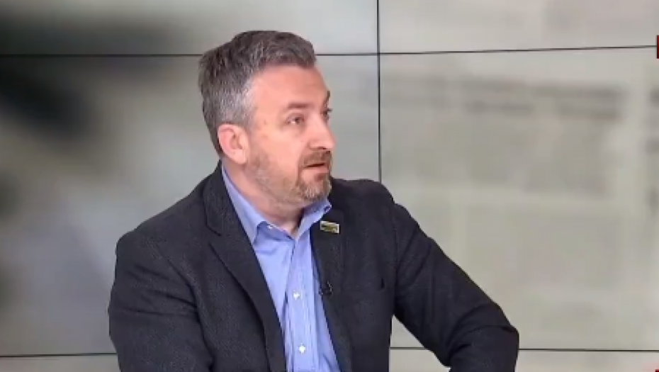 LJUDI, ŠTA PRIČA OVAJ ČOVEK?! Fridom Haus u neverici: Našli još jednog oduševljenog demokratijom na Kosovu! (VIDEO)