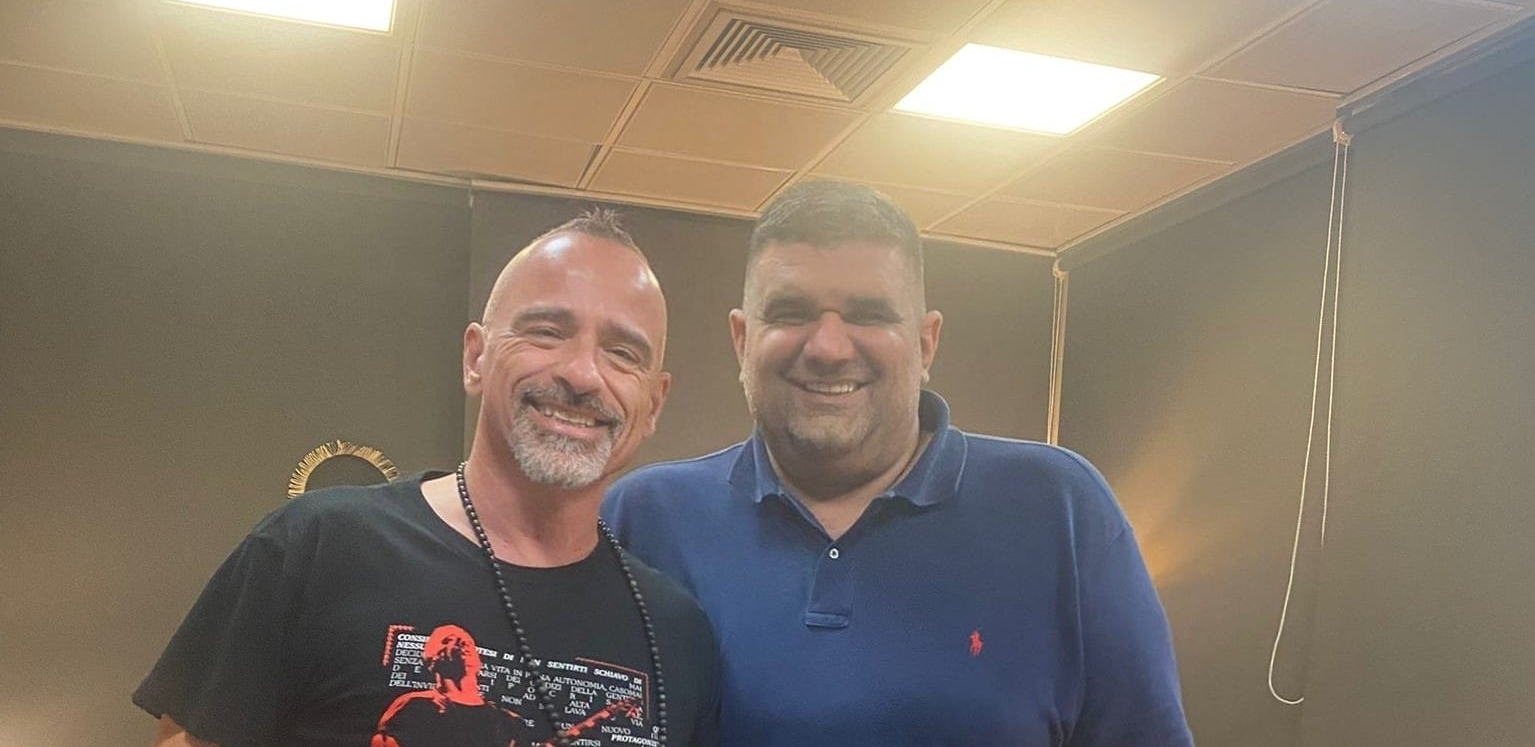 EROS RAMACOTI OSTAO BEZ TEKSTA ZBOG HAJP PRODUKCIJE Ne može da sakrije oduševljenje i naklon, javno se zahvalio i poručio da su najbolji!