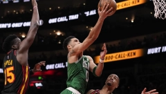 BOGDAN OD SJAJA DO OČAJA Atlanta pobedila i smanjila prednost Bostona u plej-ofu Istočne konferencije (VIDEO)