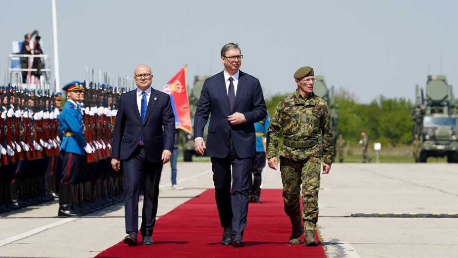 VUČIĆ ČESTITAO DAN VOJSKE SRBIJE: Možemo sa ponosom da kažemo da imamo jaku Vojsku Srbije, jaču nego ikada do sada!