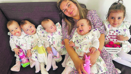 TRI DEVOJČICE IZ ČUVENIH SRPSKIH ČETVORKI TEŠKO BOLESNE Porodica Gaćeša saznala strašnu dijagnozu, "izgledaju kao tri biljke"