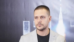 DAJ BOŽE DA NOVE GENERACIJE NE PROLAZE ONO ŠTO SMO MI Miloš Biković progovorio o odrastanju u Srbiji