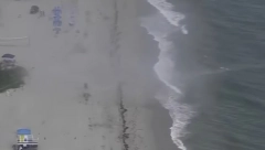 SMRTONOSNI TORNADO NA PLAŽI! Ljudi panično počeli da beže! (VIDEO)