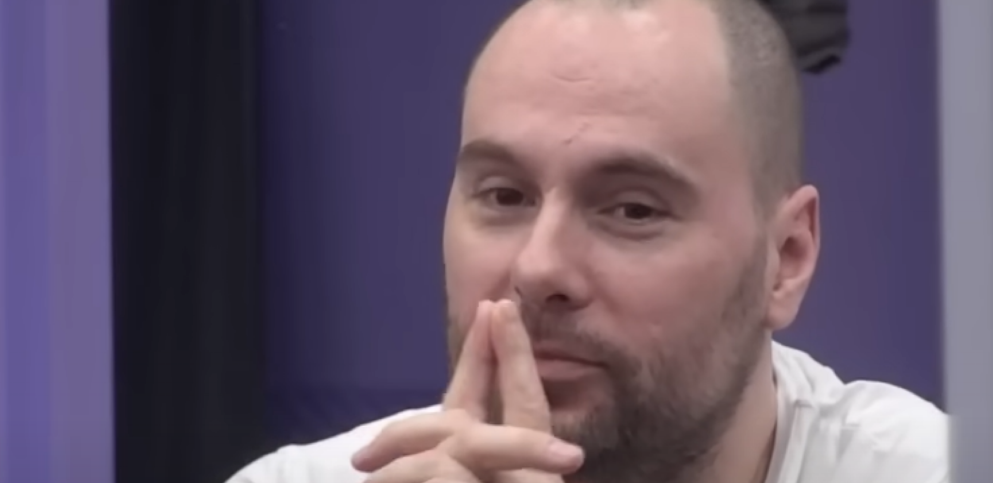 GLEDAOCI ZAPREPAŠĆENI ZVEZDANOVIM PONAŠANJEM Skandalozno šta je radio dok su Zorica i Ana spavale (FOTO)