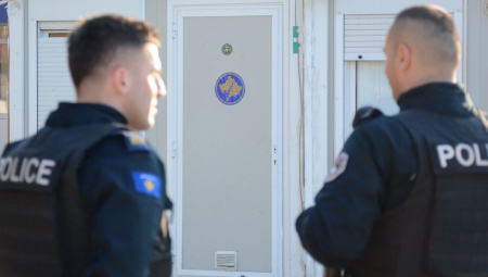 VOZAČ NA MESTU MRTAV, SUVOZAČ U TEŠKOM STANJU Teška saobraćajna nesreća kod Gnjilane