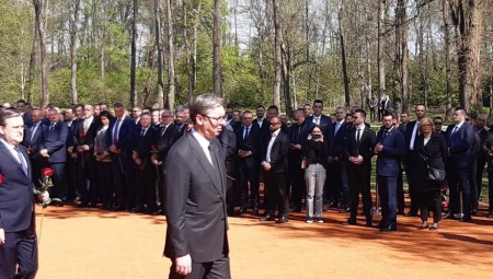 JEDAN DETALJ SVIMA ZAPAO ZA OKO "Topola užasa" Evo šta su zvaničnici nosili na reverima!