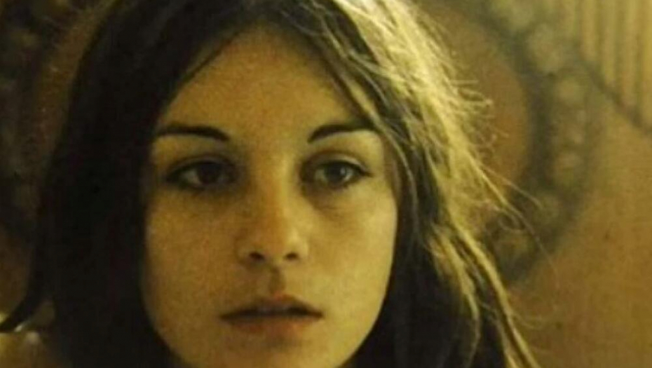 NEMA ŠANSE DA POGODITE KOJA GLUMICA SE NALAZI NA SLICI Svi su brujali o njenim golim scenama, danas je neprepoznatljiva! (FOTO)