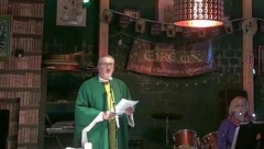 "U IME OCA I SINA I SVETOGA PIVA" Sveštenik održao službu u lokalnoj kafani