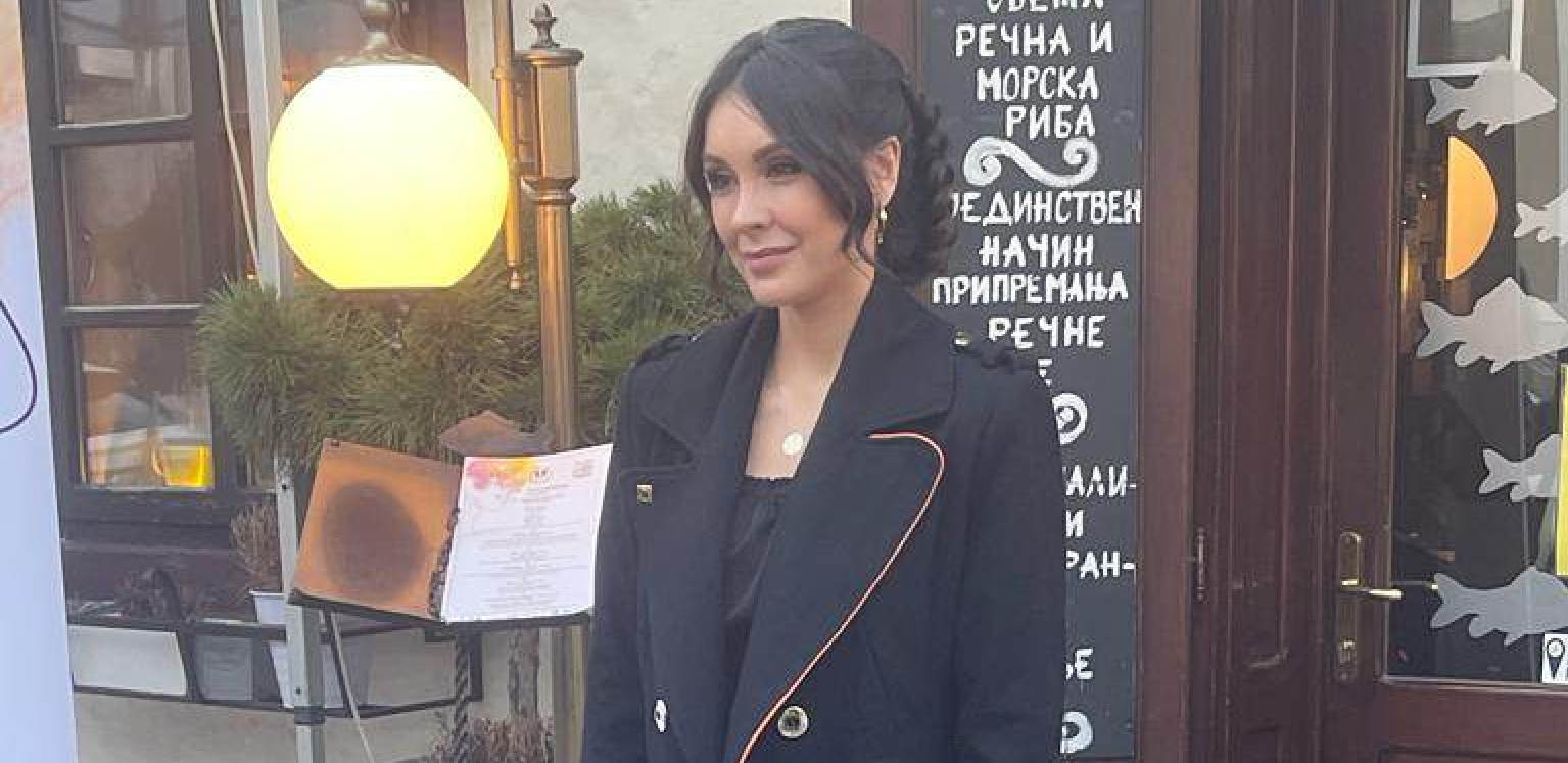 "ČOLIĆ ME JE PREPOZNAO" Dragana Mićalović ne krije oduševljenje zbog susreta za najvećom zvezdom na Balkanu, a evo šta joj je pevač poklonio! (VIDEO)