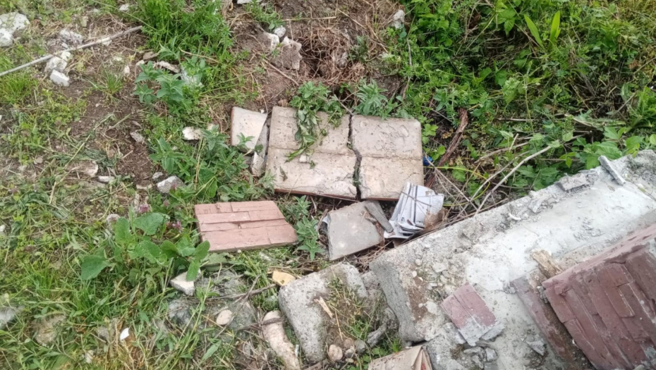 POLICIJA TRAGA ZA KRADLJVCIMA GROBOVA  Pre par godina ekipa koja je po ugledu na Bilija Pitona krala spomenike dolijala