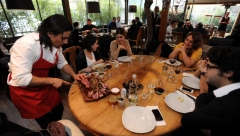 PRESELO JOJ! Ostavila je restoranu lošu recenziju, a sada joj prete TUŽBOM