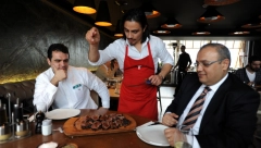 Restoran čuvenog kuvara propada, kritike brutalne: "Morao sam posle na ćevape, najveća prevara"