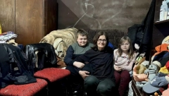 NEMA ZA KARTU DA OBIĐE DETE U BOLNICI Majka Ivana moli za posao, muž joj iznenada umro, ćerka boluje od raka