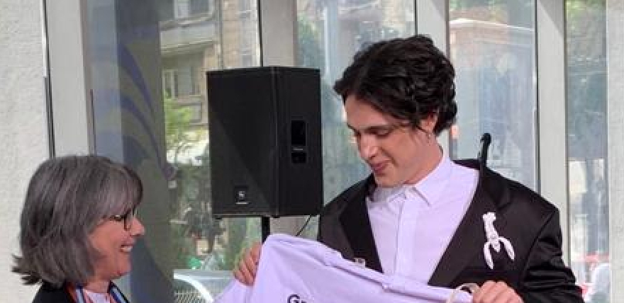 POKLON NOSI SNAŽNU PORUKU! Evo šta je ambasadorka Velike Britanije darovala Luki Bleku (FOTO)