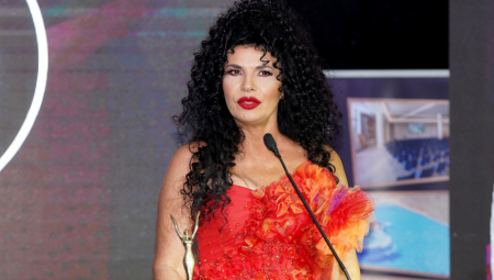 LIDIJA VUKIĆEVIĆ U ZANOSU SA 20 GODINA MLAĐIM DEČKOM? Ne mogu da se suzdrže, procurili privatna fotka, on opčinjen njom! (FOTO)