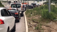 SEZONA ODMORA Na graničnim prelazima kolone automobila: Najveća gužva na Gradini, čeka se 120 minuta