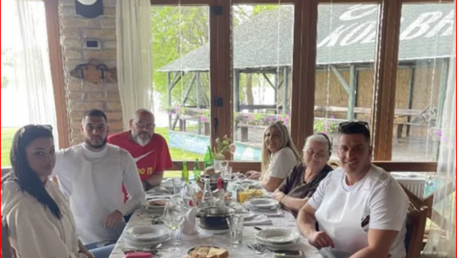 SVI NA NOGAMA U DOMU DEJANA DRAGOJEVIĆ Veliko slavlje, podelio emotivnu fotografiju, stižu reakcije sa svih strana