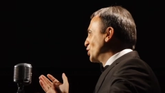 POZNATI PEVAČ UHAPŠEN ZBOG UGROŽAVANJA BEZBEDNOSTI Priveli su ga kao nacionalistu, evo o čemu je reč i gde se sve izdešavalo!