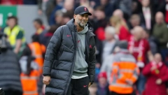 SPREMA SE OPASNA ČISTKA Klop uzeo metlu u ruke