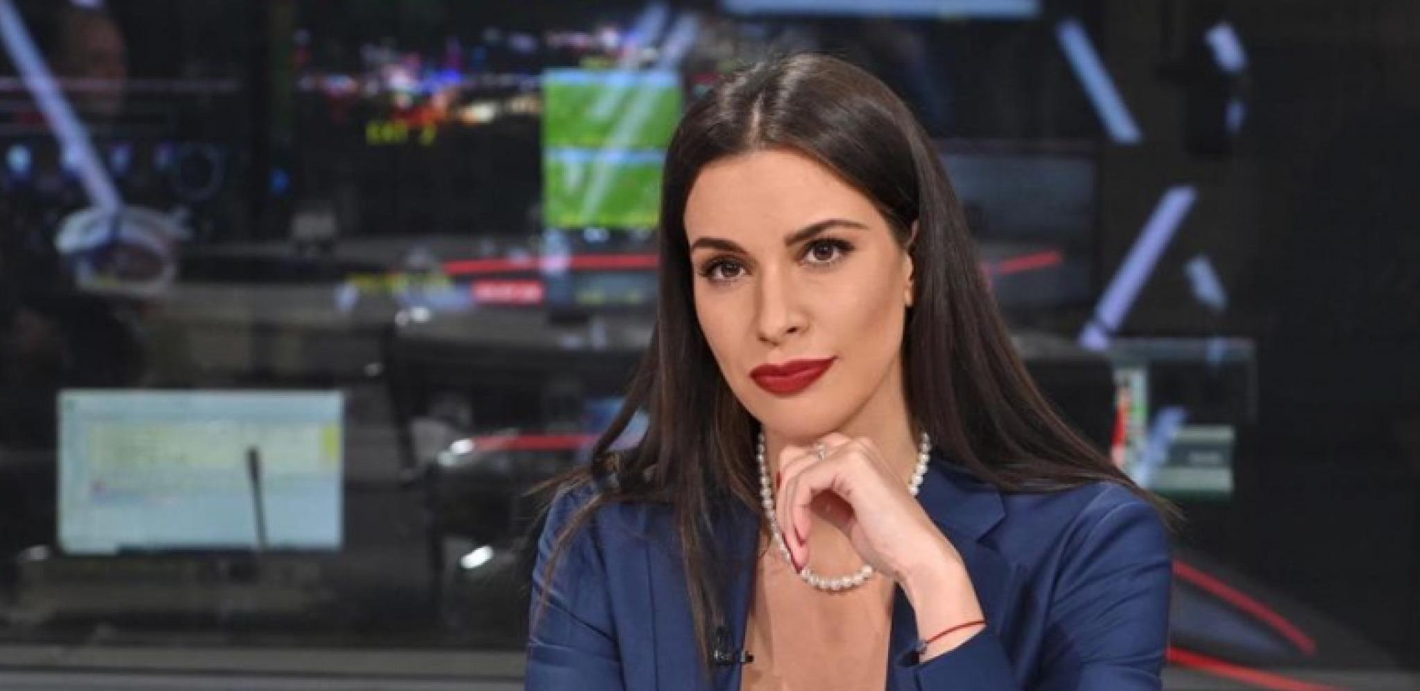 OPOZICIONI N1 NAPAO DRAGANU KOSJERINU Kada Žaklina predvodi proteste to može, a kada novinarka RTS vodi program to nikako!