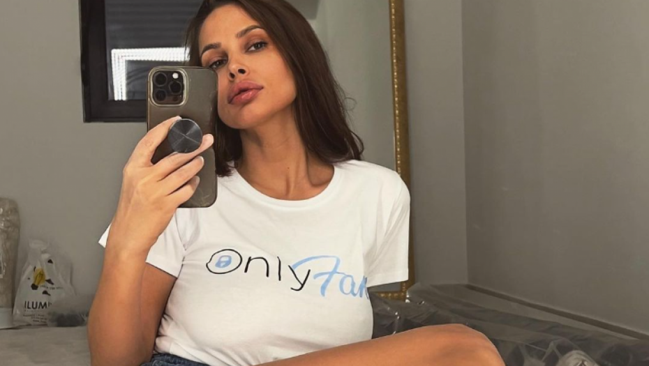 PRITISNULA POGREŠNO DUGME! Procurila intimna fotka Nataše Šavija, bez blama pokazala atribute