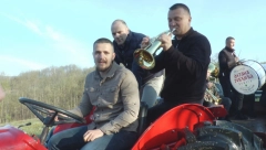 NEVEROVATNA SLIKA IZ KOŠTUNIĆA Suvoborski kraj nikad puniji za prvomajske praznike