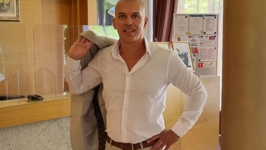 ŽIVEO JE U BEDI I SIROMAŠTVU, A SADA UŽIVA U LUKSUZU Topalko pokazao šta radi za praznik, a svi bruje o jednom! (FOTO)