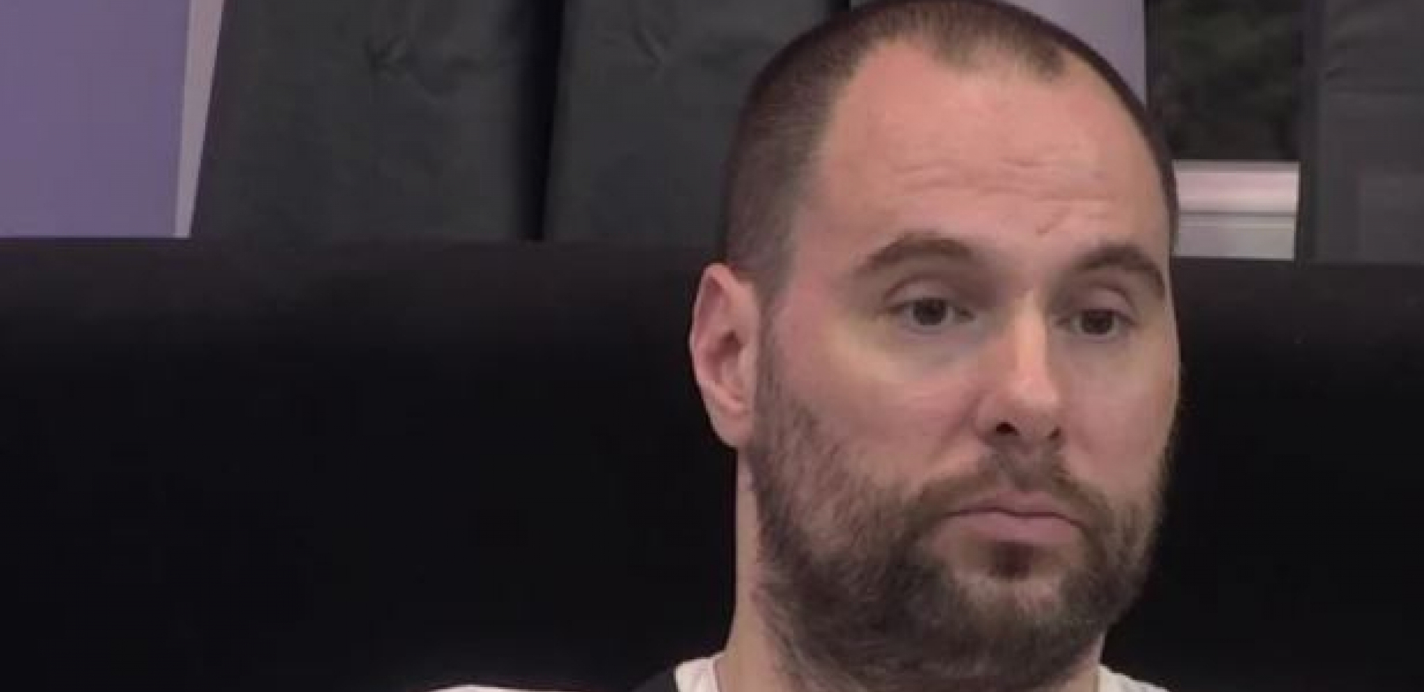 ISPLIVAO JEZIV SNIMAK Evo šta Zvezdan radi dok su zadrugari na sastanku, javnost zgrožena, zbog ovoga je bio u zatvoru! (VIDEO)