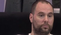 ISPLIVAO JEZIV SNIMAK Evo šta Zvezdan radi dok su zadrugari na sastanku, javnost zgrožena, zbog ovoga je bio u zatvoru! (VIDEO)