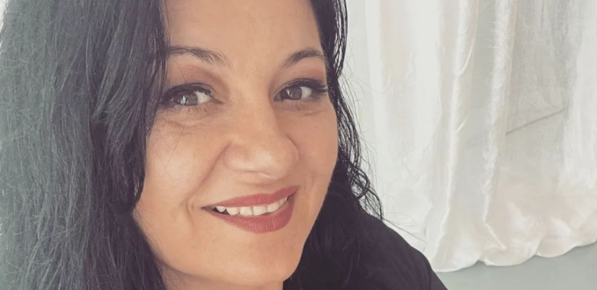 ČISTILA JE KUĆE I PRALA ZADNJICE STARCIMA Naša pevačica je bila na rubu egzistencije, a danas novac iznosi u džakovima!