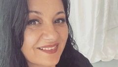 ČISTILA JE KUĆE I PRALA ZADNJICE STARCIMA Naša pevačica je bila na rubu egzistencije, a danas novac iznosi u džakovima!